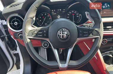 Позашляховик / Кросовер Alfa Romeo Stelvio 2017 в 
