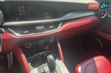 Внедорожник / Кроссовер Alfa Romeo Stelvio 2018 в 