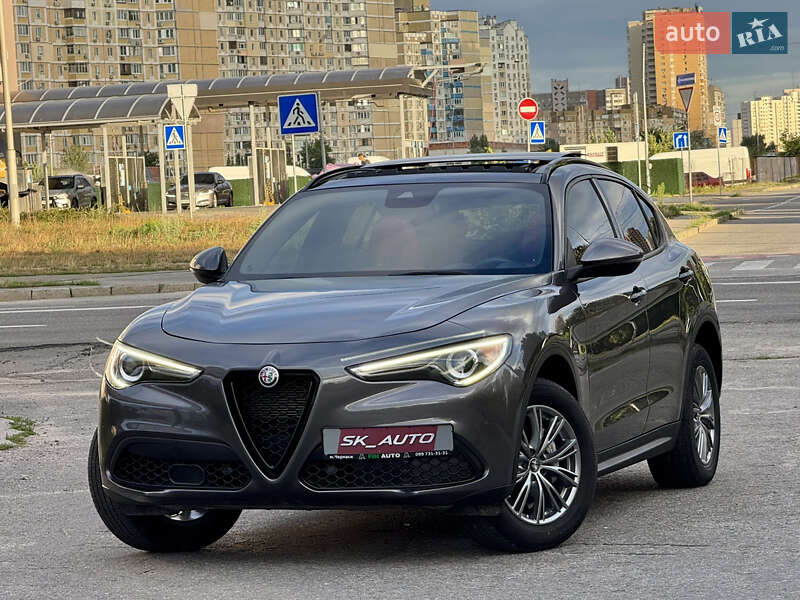 Alfa Romeo Stelvio 2021