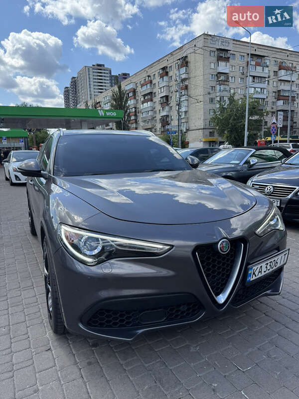 Внедорожник / Кроссовер Alfa Romeo Stelvio 2017 в Киеве