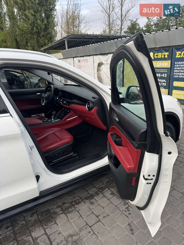 Внедорожник / Кроссовер Alfa Romeo Stelvio 2017 в Кременчуге