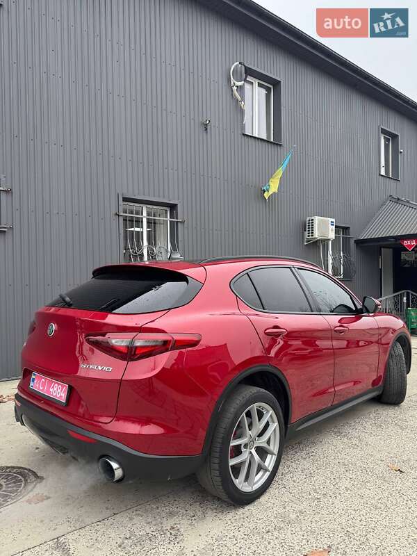 Внедорожник / Кроссовер Alfa Romeo Stelvio 2017 в Дрогобыче фото 7 Внедорожник / Кроссовер Alfa Romeo Stelvio 2017 в Дрогобыче