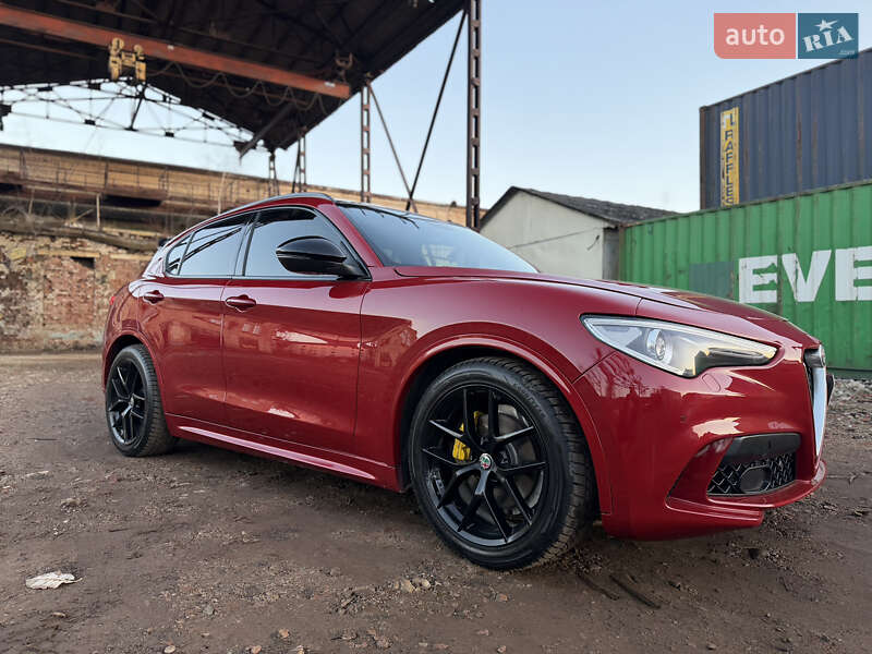 Alfa Romeo Stelvio 2017