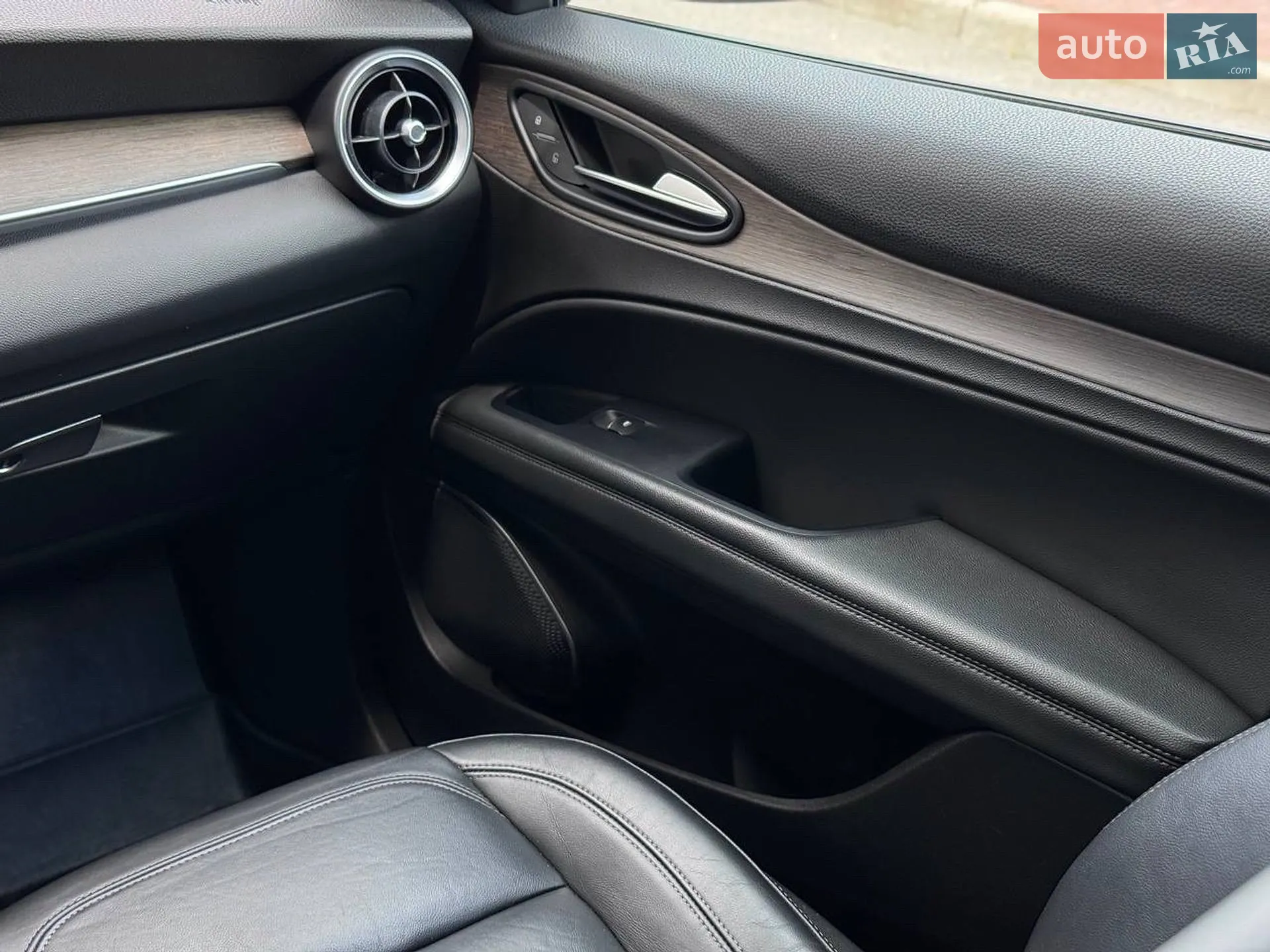2018 Alfa Romeo Stelvio - мініатюра 39