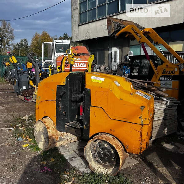 Каток ґрунтовий Ammann ARX 2015 в Львові