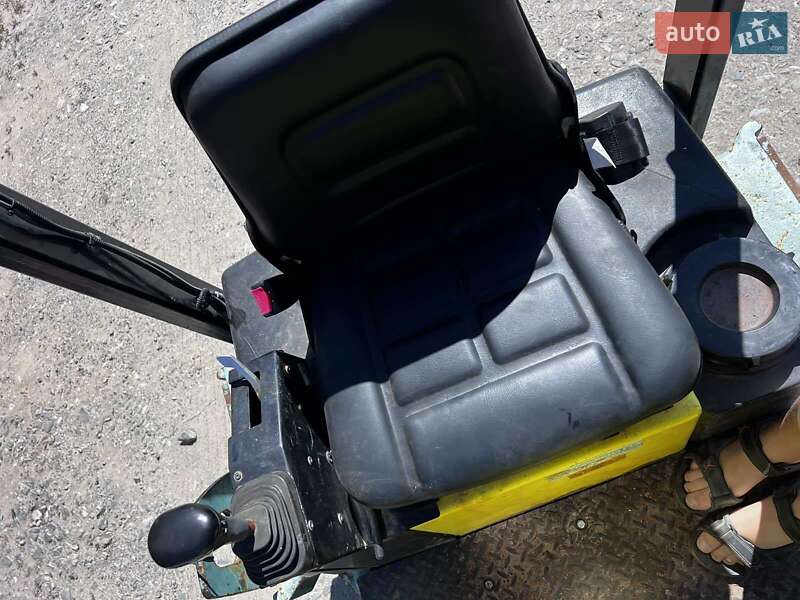 Дорожный каток Ammann AV 2015 в Львове