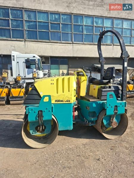 Дорожный каток Ammann AV 2010 в Львове