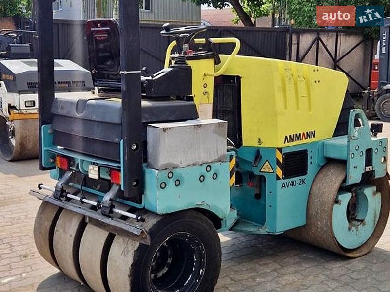 Дорожный каток Ammann AV 2010 в Львове