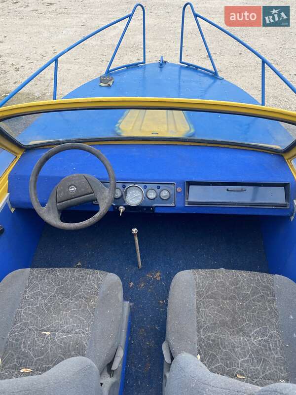 Катер Амур 3 1981 в Городенке