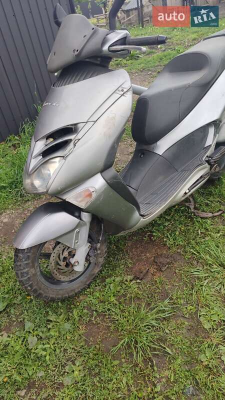 Скутер Aprilia Leonardo 250 2005 в Черновцах