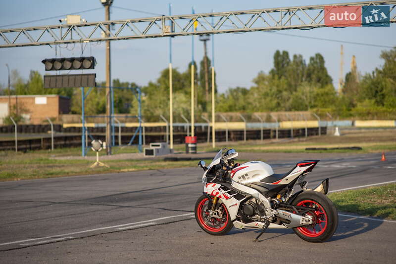 Спортбайк Aprilia RSV4 2023 в Днепре фото 10 Спортбайк Aprilia RSV4 2023 в Днепре