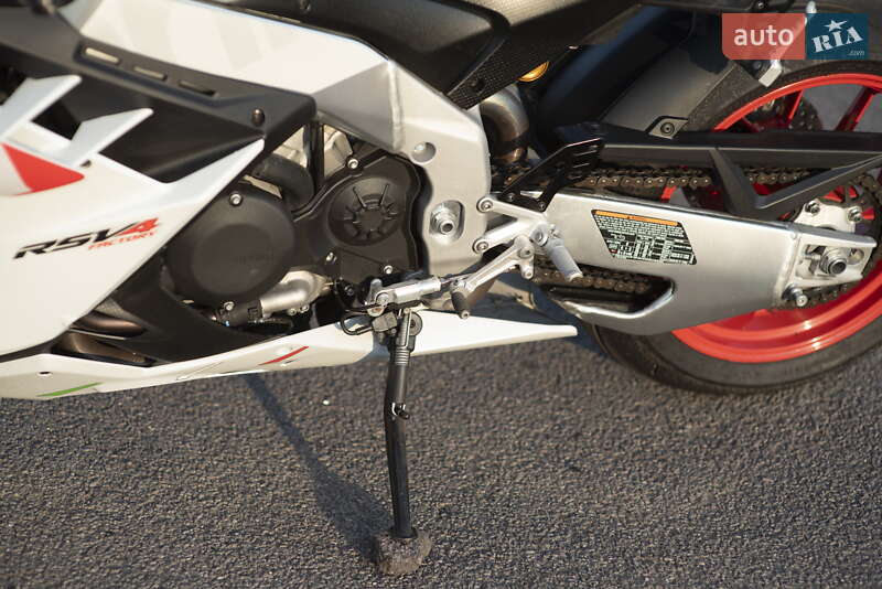 Спортбайк Aprilia RSV4 2023 в Днепре фото 18 Спортбайк Aprilia RSV4 2023 в Днепре