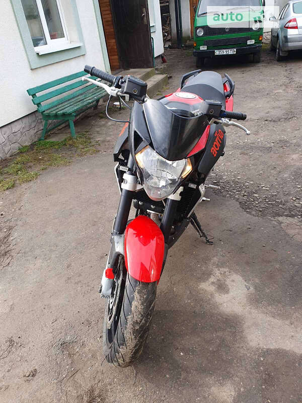 Мотоцикл Спорт-туризм Aprilia Shiver 2014 в Чорткові