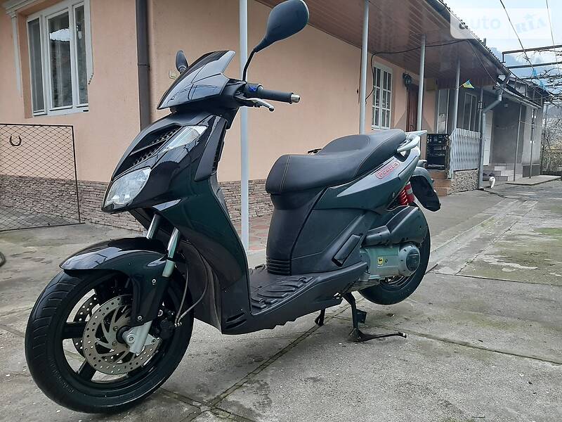 Скутер Aprilia Sportcity 2013 в 
