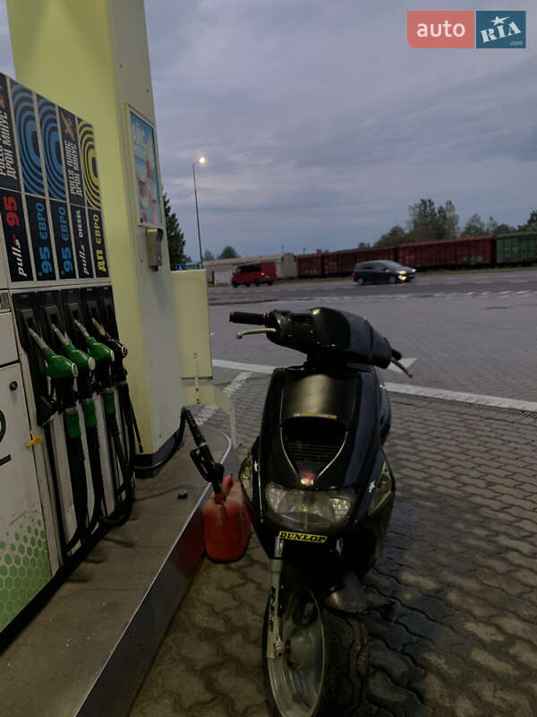 Мопеды Aprilia SR 2000 в 