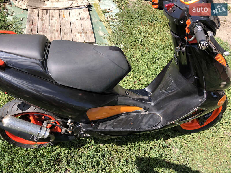 Скутер Aprilia SR 1999 в Знам'янці