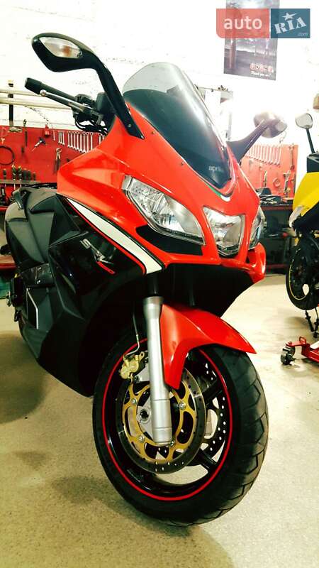 Макси-скутер Aprilia SRV 2012 в 
