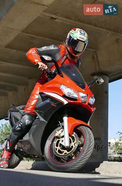 Макси-скутер Aprilia SRV 2012 в 