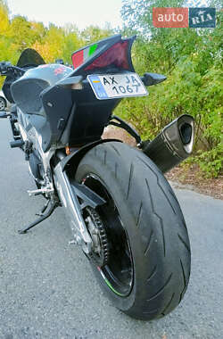 Мотоцикл Без обтекателей (Naked bike) Aprilia Tuono V4 1100 2020 в 
