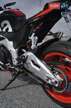 Мотоцикл Без обтекателей (Naked bike) Aprilia Tuono V4 1100 2018 в 