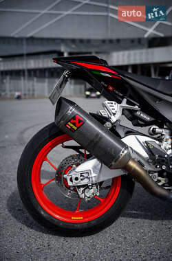 Мотоцикл Без обтекателей (Naked bike) Aprilia Tuono V4 1100 2018 в 
