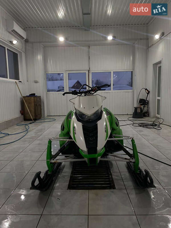 Спортивные снегоходы Arctic cat XF 2012 в Львове