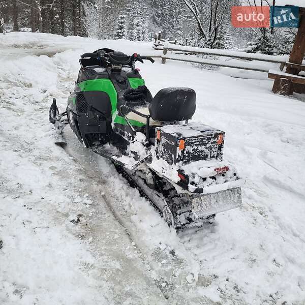 Горные снегоходы Arctic cat Z1 2010 в Рахове
