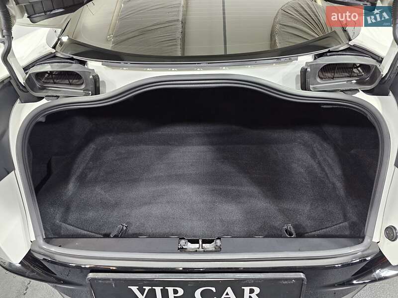 Купе Aston Martin DB11 2018 в Киеве