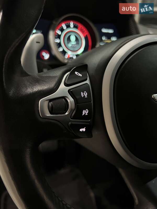 Купе Aston Martin DB11 2018 в Киеве