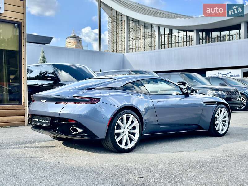 Купе Aston Martin DB11 2017 в Киеве