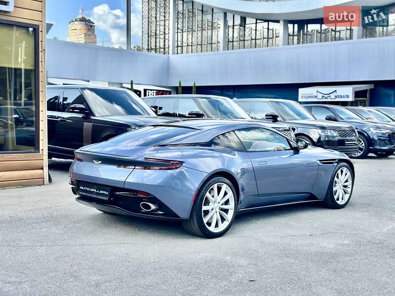 Купе Aston Martin DB11 2017 в Киеве