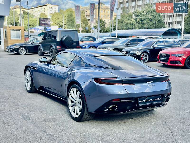 Купе Aston Martin DB11 2017 в Киеве