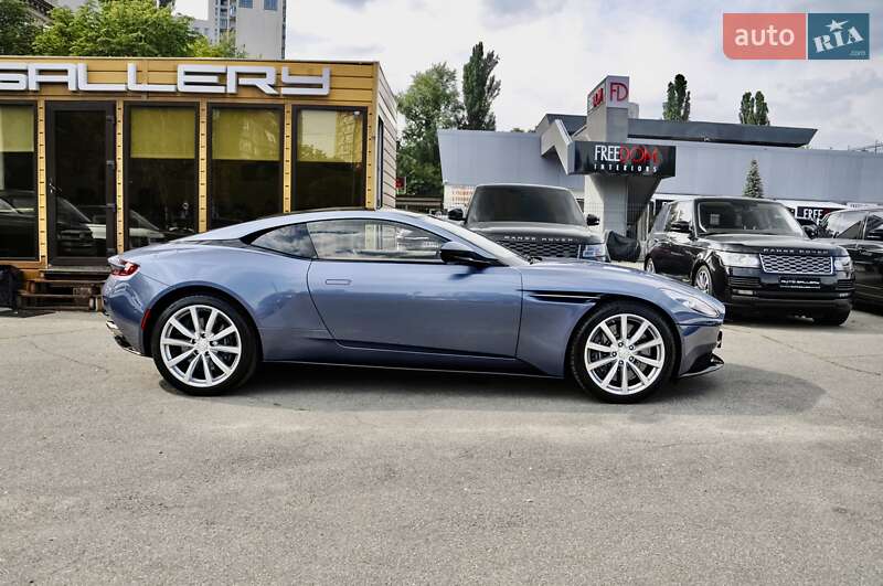 Купе Aston Martin DB11 2017 в Киеве