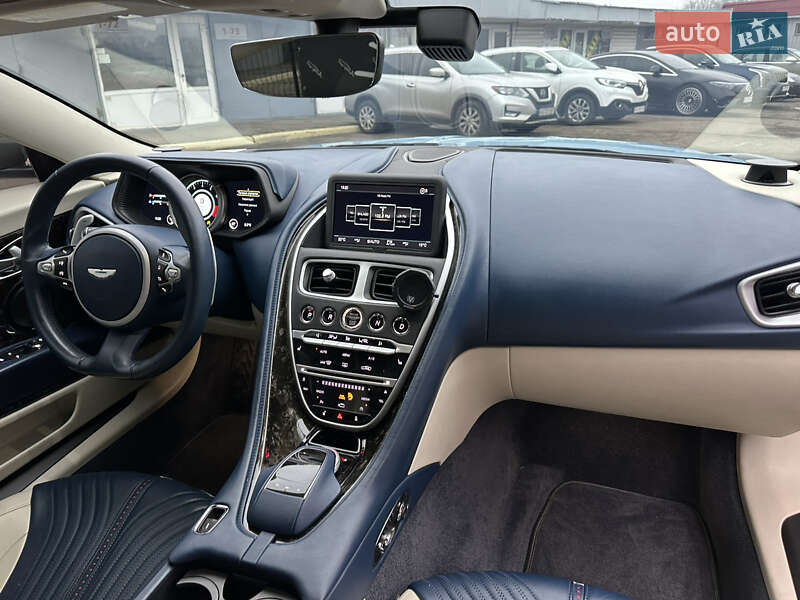 Купе Aston Martin DB11 2016 в Киеве