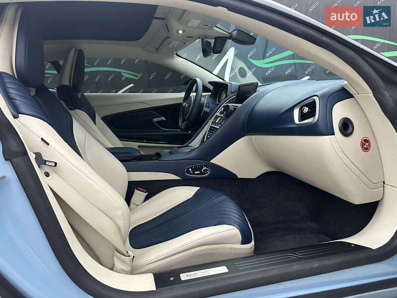 Купе Aston Martin DB11 2016 в Киеве