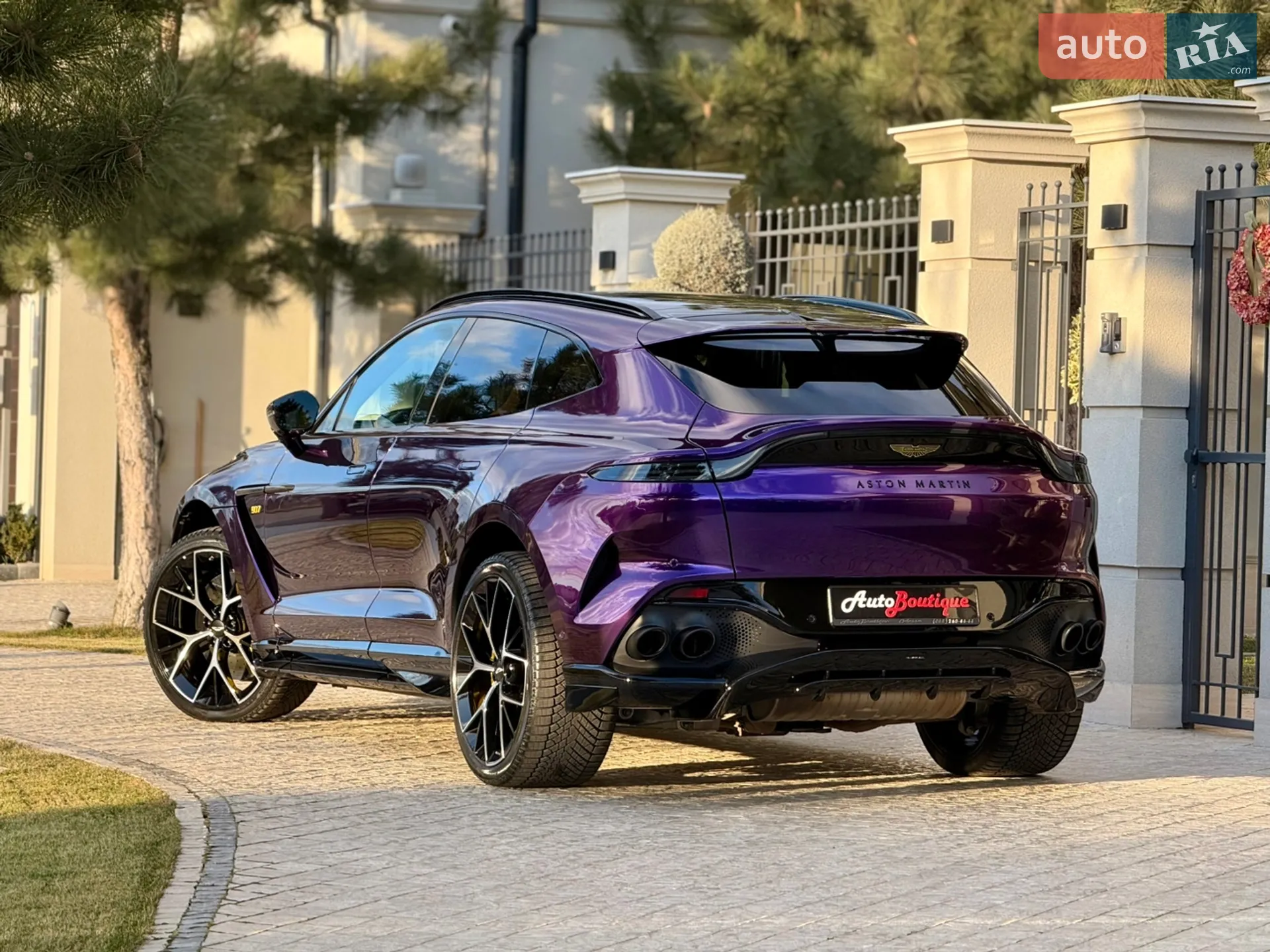 2024 Aston Martin DBX - мініатюра 12