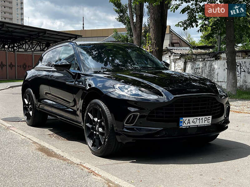 Aston Martin DBX 2021