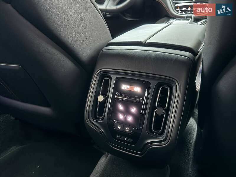 Позашляховик / Кросовер Aston Martin DBX 2021 в Києві