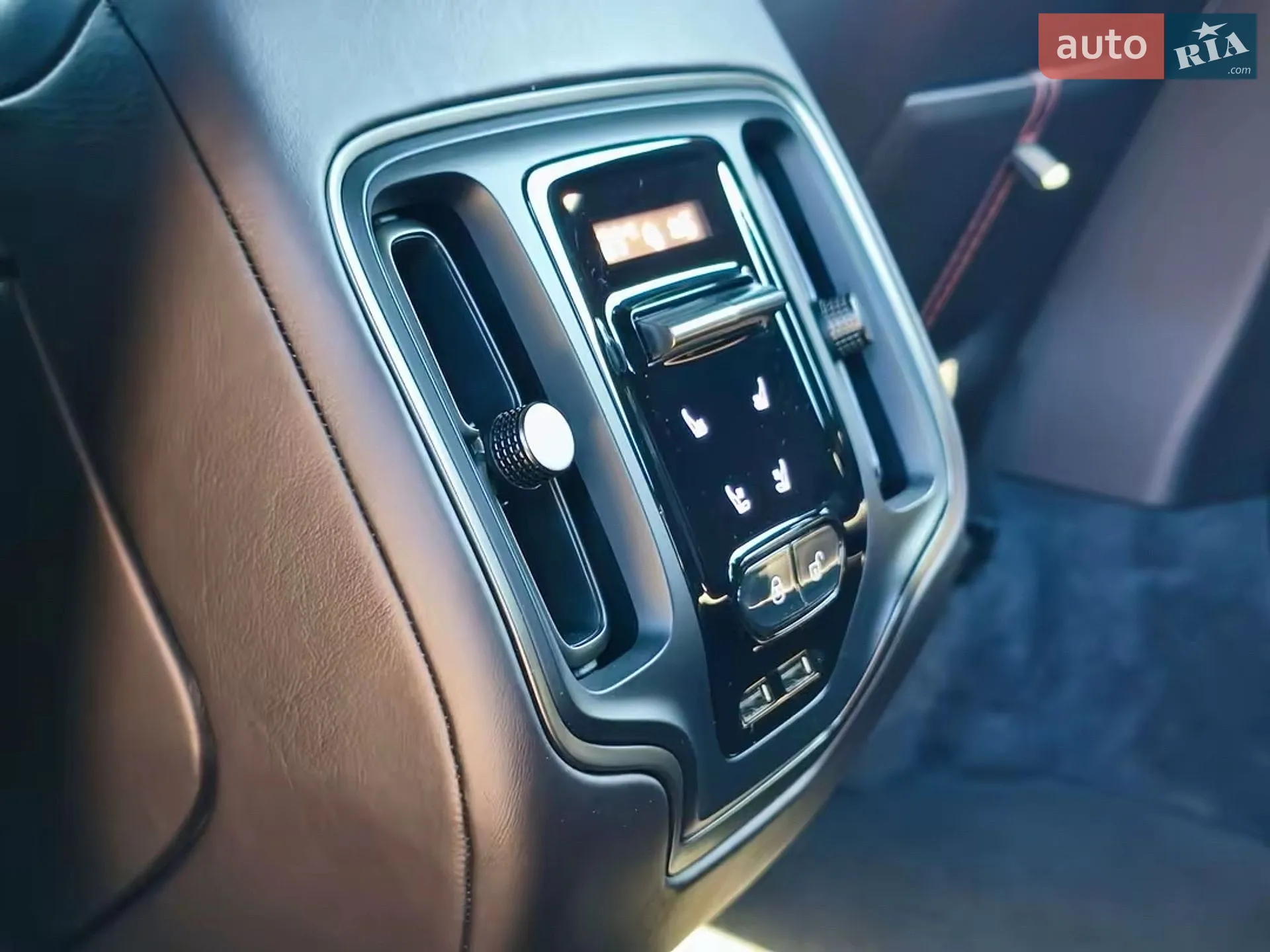 2021 Aston Martin DBX - мініатюра 31