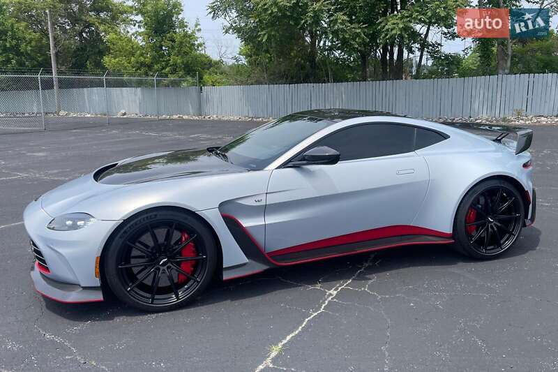 Купе Aston Martin V12 Speedster 2023 в 