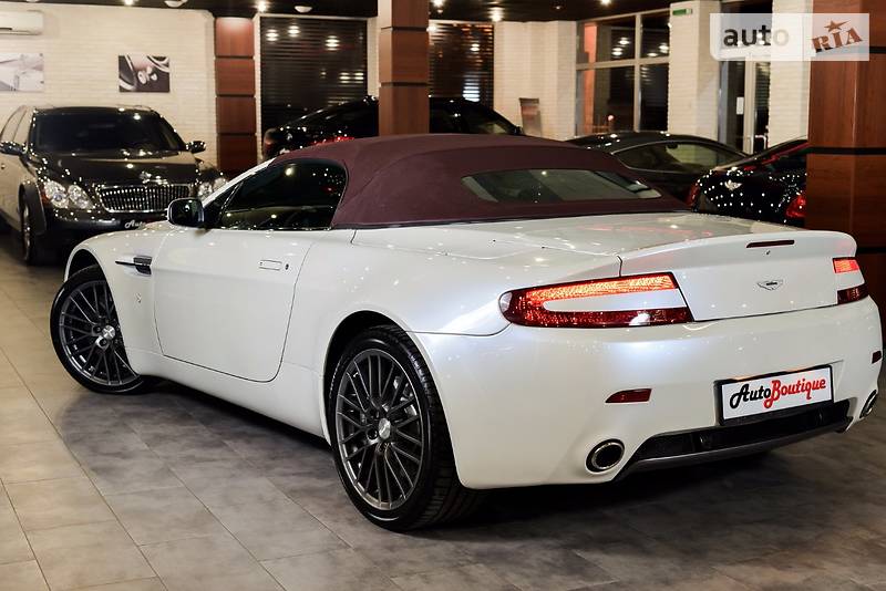 Aston Martin Vantage 2010 года