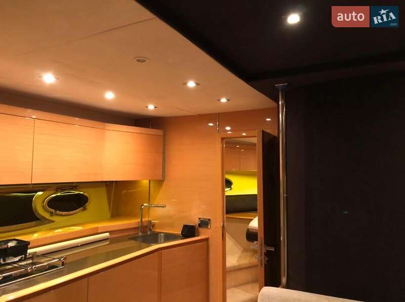 Моторная яхта Atlantis 50 2008 в Киеве