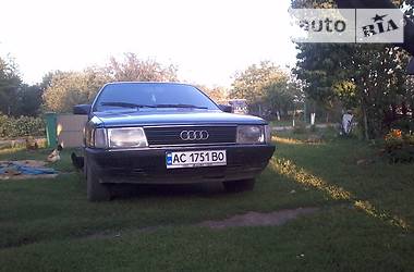 Седан Audi 100 1988 в 