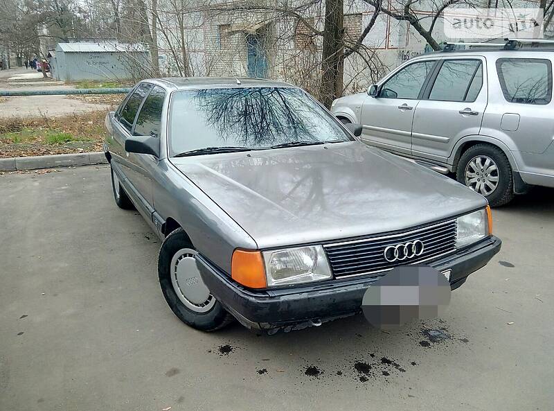 Седан Audi 100 1988 в Харькове