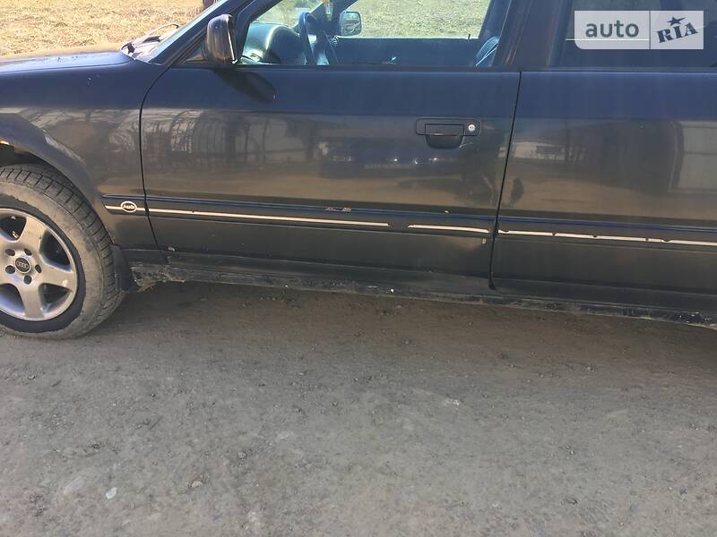 Седан Audi 100 1993 в Вижниці