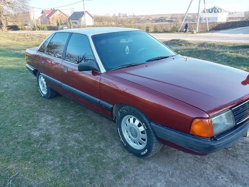 Седан Audi 100 1990 в 