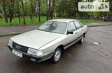Седан Audi 100 1984 в 