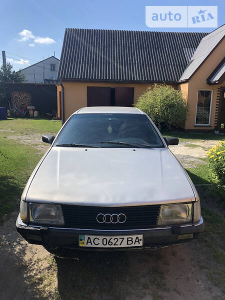 Седан Audi 100 1989 в Ратным