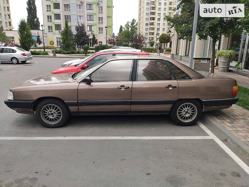 Audi 100 1982