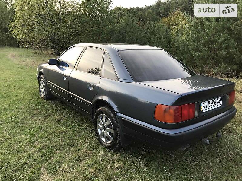Седан Audi 100 1993 в Литине